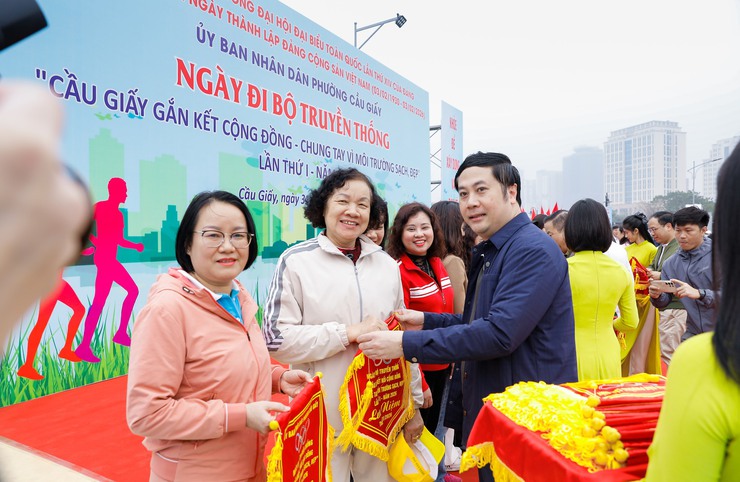 Phường Cầu Giấy phát động Ngày đi bộ truyền thống, lan tỏa lối sống xanh vì đô thị văn minh