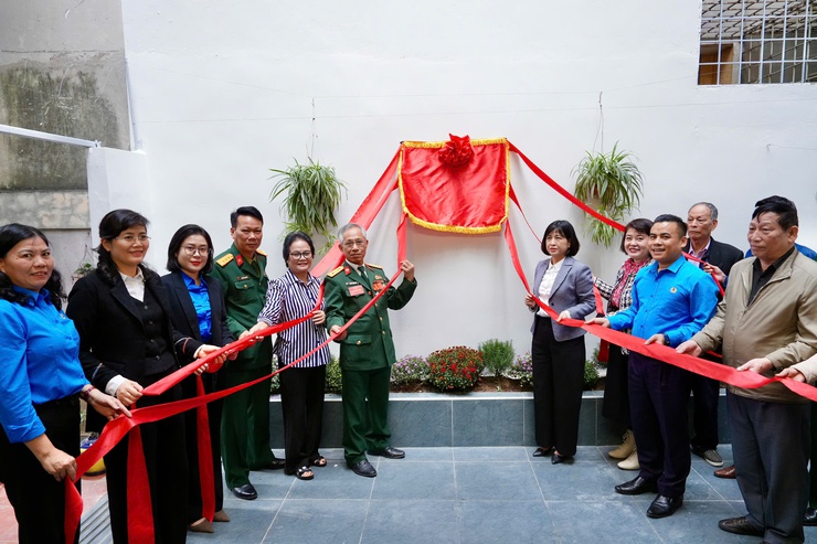 Phường Cầu Giấy bàn giao nhà mới cho thương binh Hoàng Xuân Quế, lan tỏa nghĩa tình tri ân trước thềm Xuân Bính Ngọ