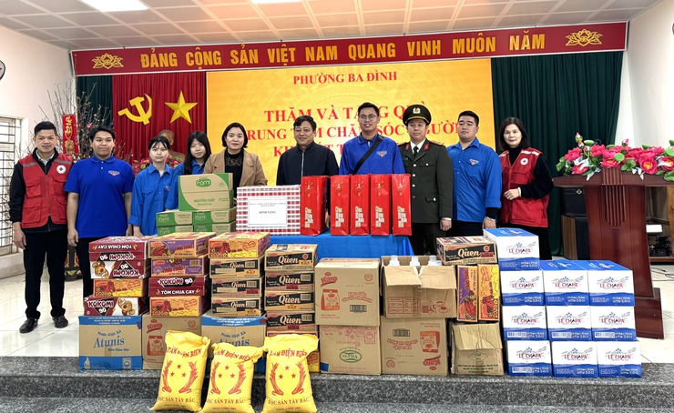 Phường Ba Đình lan tỏa yêu thương, trao Tết ấm áp tới các Trung tâm Bảo trợ xã hội Hà Nội
