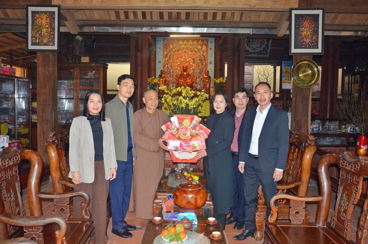 Phường Tùng Thiện: Thăm, chúc Tết các cơ sở tín ngưỡng, củng cố khối đại đoàn kết toàn dân