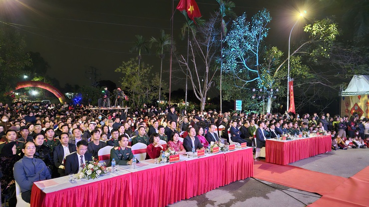Phường Tùng Thiện rộn ràng “Tết Việt” bên đình Thanh Vị, lan tỏa sắc xuân và nghĩa tình cộng đồng