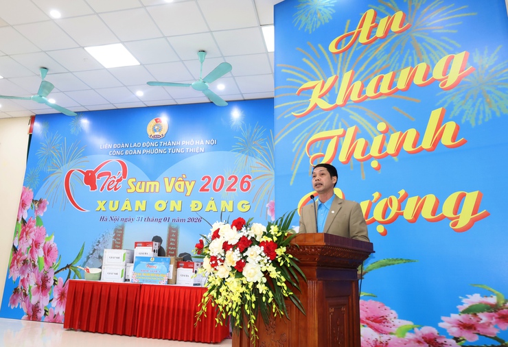 Công đoàn phường Tùng Thiện trao yêu thương tới đoàn viên khó khăn tại chương trình “Tết xum vầy – Xuân ơn Đảng” 2026