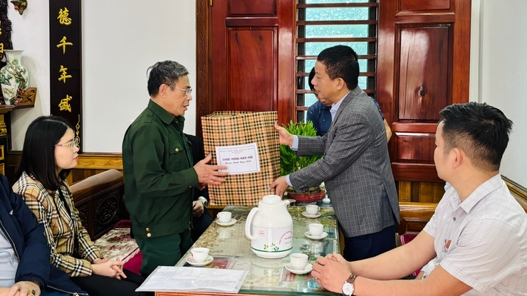 Xã Yên Lãng lan tỏa nghĩa tình tri ân, chăm lo Tết chu đáo cho người có công dịp Xuân Bính Ngọ 2026