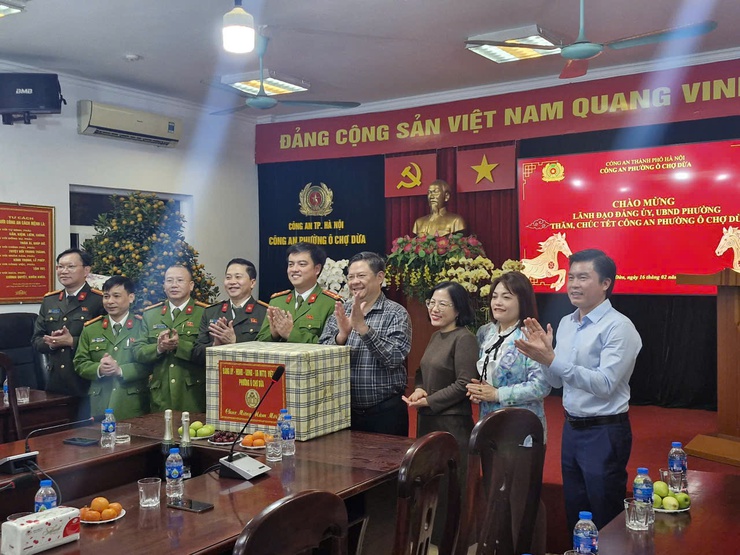 Phường Ô Chợ Dừa lan tỏa mùa xuân bình yên qua chuỗi hoạt động đêm giao thừa giàu ý nghĩa