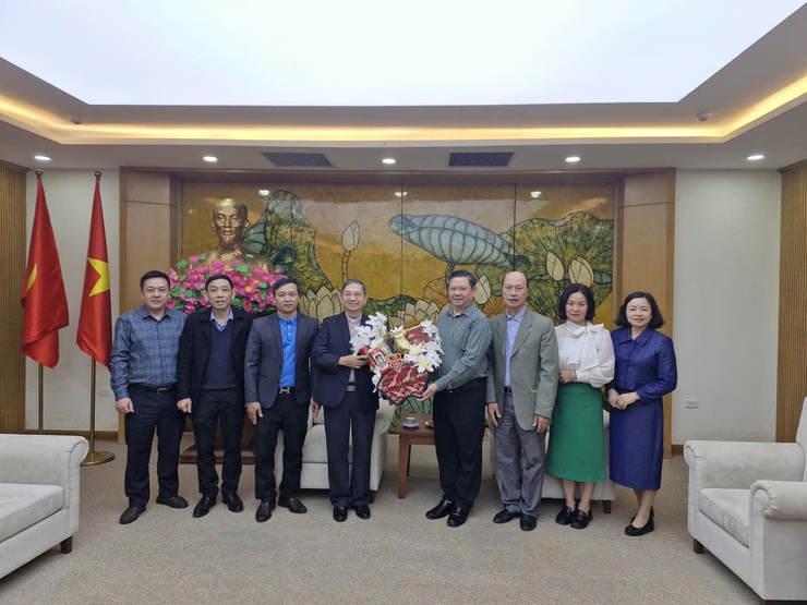 Phường Ô Chợ Dừa: Giáo xứ Hàng Bột chúc Tết, tăng cường gắn kết khối đại đoàn kết dịp Xuân Bính Ngọ 2026