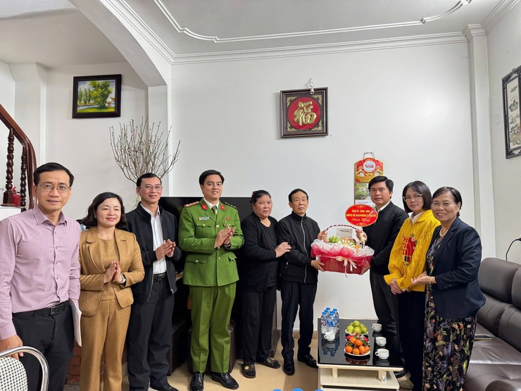 Phường Ô Chợ Dừa tri ân người có công, lan tỏa nghĩa tình dịp Xuân Bính Ngọ 2026