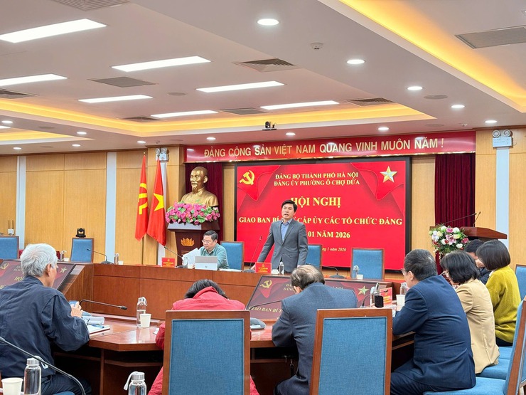 Phường Ô Chợ Dừa tạo khí thế đầu năm mới từ giao ban cấp ủy và tuyên dương Bí thư Chi bộ tiêu biểu