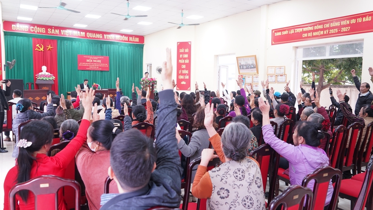 Xã Tây Phương tổ chức hội nghị cử tri nơi cư trú tại thôn Bùng, tín nhiệm cao các ứng cử viên HĐND nhiệm kỳ 2026–2031