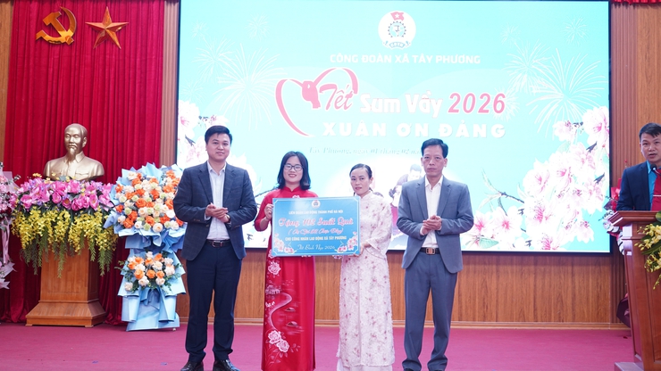 Xã Tây Phương lan tỏa nghĩa tình với chương trình “Tết Sum vầy – Xuân Bính Ngọ 2026” chăm lo đoàn viên, người lao động