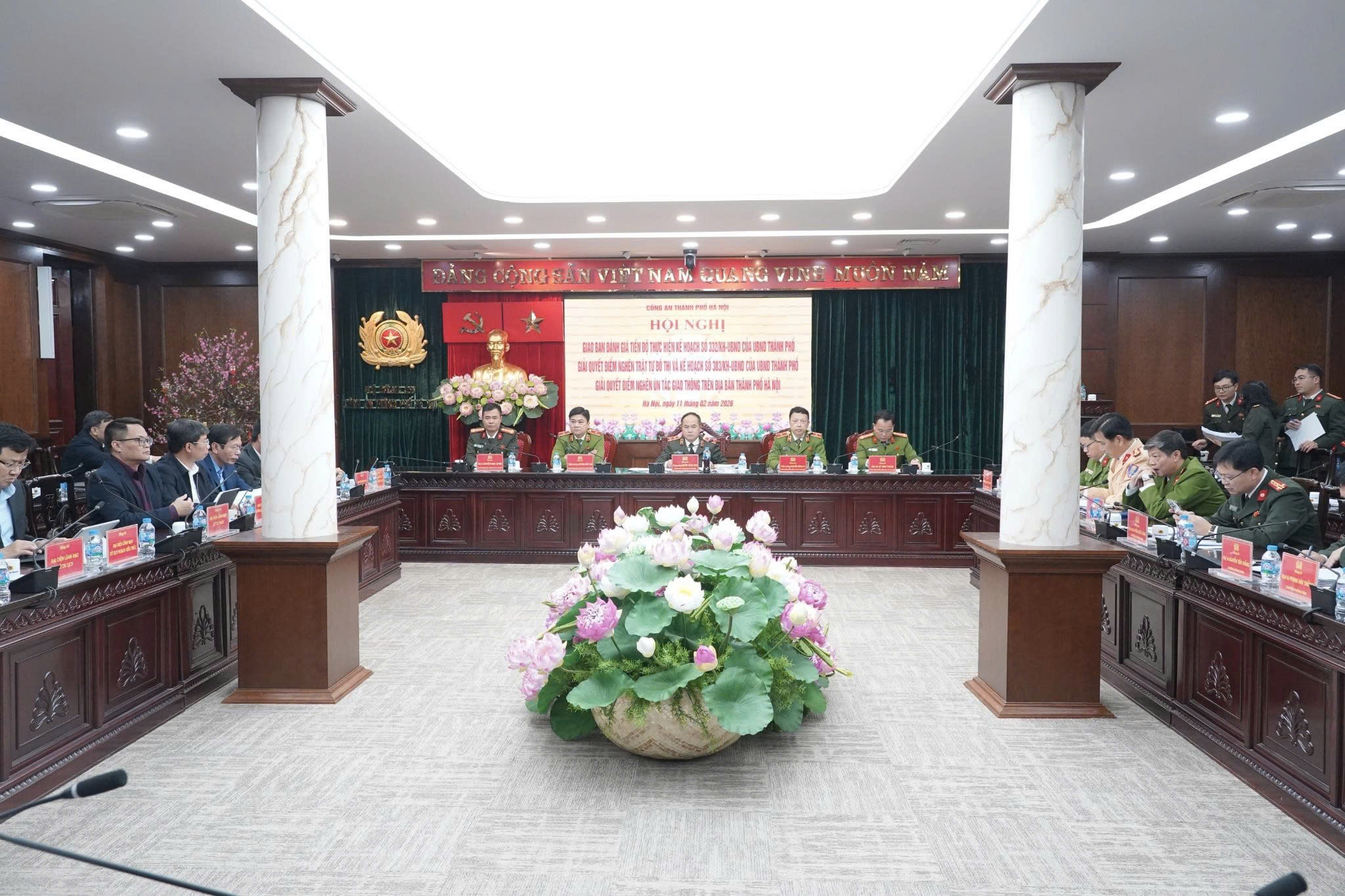 Công an thành phố Hà Nội siết tiến độ xử lý “điểm nghẽn” đô thị, thúc đẩy chuyển đổi số gắn với bảo đảm an ninh trật tự
