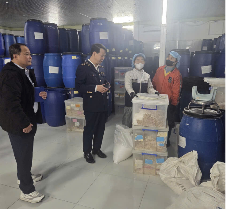 Phường Bồ Đề tăng cường kiểm soát thực phẩm dịp Tết, xử lý nghiêm nhiều cơ sở vi phạm