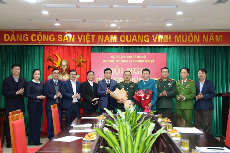 Phường Yên Sở kiện toàn chức danh Chỉ huy trưởng Ban CHQS, bảo đảm liên tục nhiệm vụ quốc phòng cơ sở