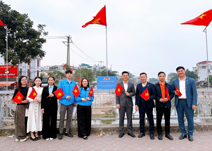 Phường Thanh Liệt: Khánh thành công trình thanh niên “Nhịp cầu gắn kết non sông”, lan tỏa sắc cờ Tổ quốc trên các tuyến giao thông