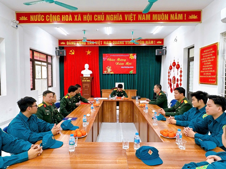 Bộ Tư lệnh Thủ đô Hà Nội thăm, chúc Tết lực lượng quân sự phường Thanh Liệt dịp Xuân Bính Ngọ 2026