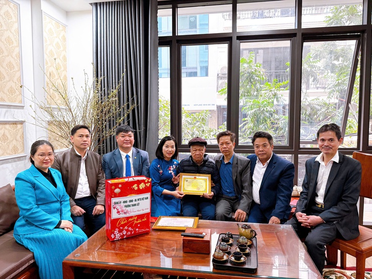 Phường Thanh Liệt tổ chức thăm, tặng quà Tết Bính Ngọ 2026 tại TDP Yên Xá, tri ân người có công và người cao tuổi