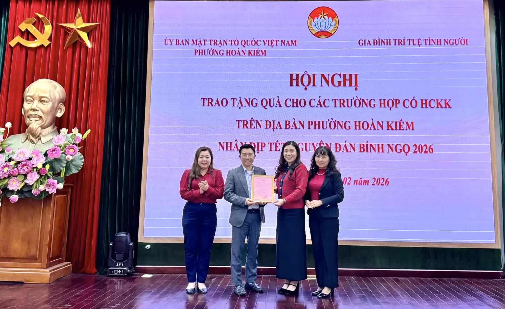 Phường Hoàn Kiếm lan tỏa “Tết sum vầy - Xuân ơn Đảng”, chăm lo toàn diện cho người lao động, người yếu thế