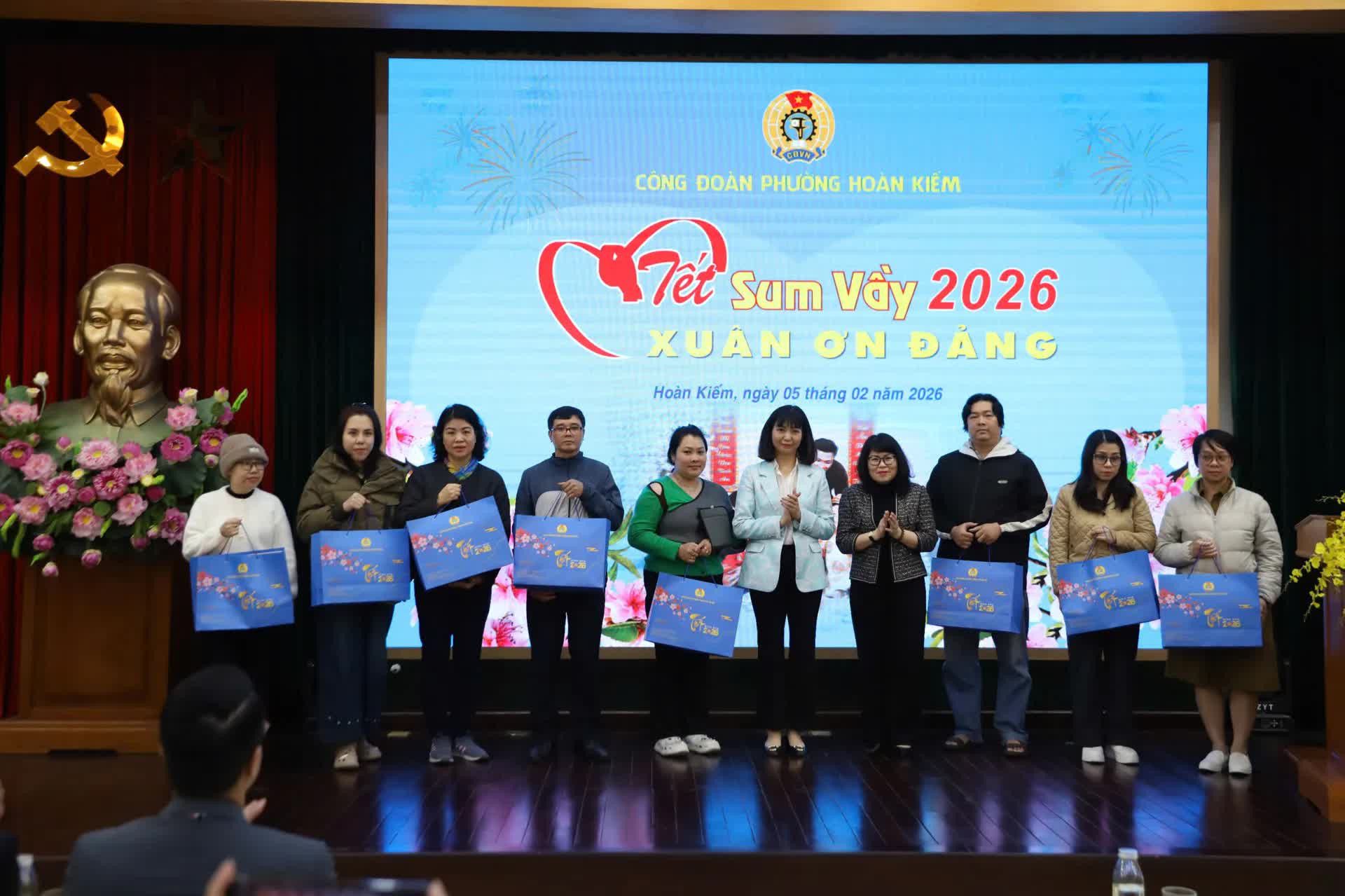 Phường Hoàn Kiếm lan tỏa nghĩa tình qua chương trình “Tết sum vầy – Xuân ơn Đảng” năm 2026