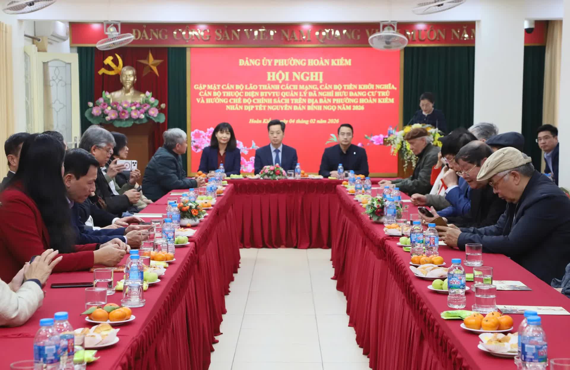 Phường Hoàn Kiếm tri ân cán bộ lão thành, khẳng định quyết tâm bứt phá trong năm đầu vận hành mô hình mới
