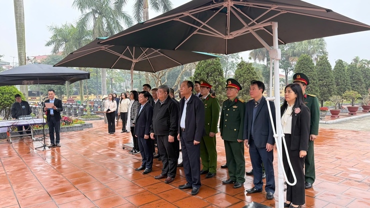 Phường Định Công tổ chức dâng hương tri ân anh hùng liệt sĩ, hun đúc truyền thống cách mạng dịp Xuân Bính Ngọ 2026