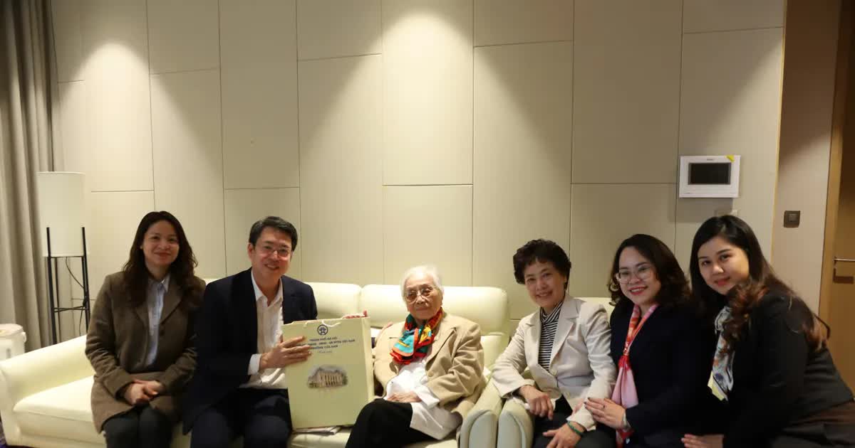 Phường Cửa Nam tri ân người có công, thăm chúc Tết các đồng chí nguyên lãnh đạo dịp Xuân Bính Ngọ 2026