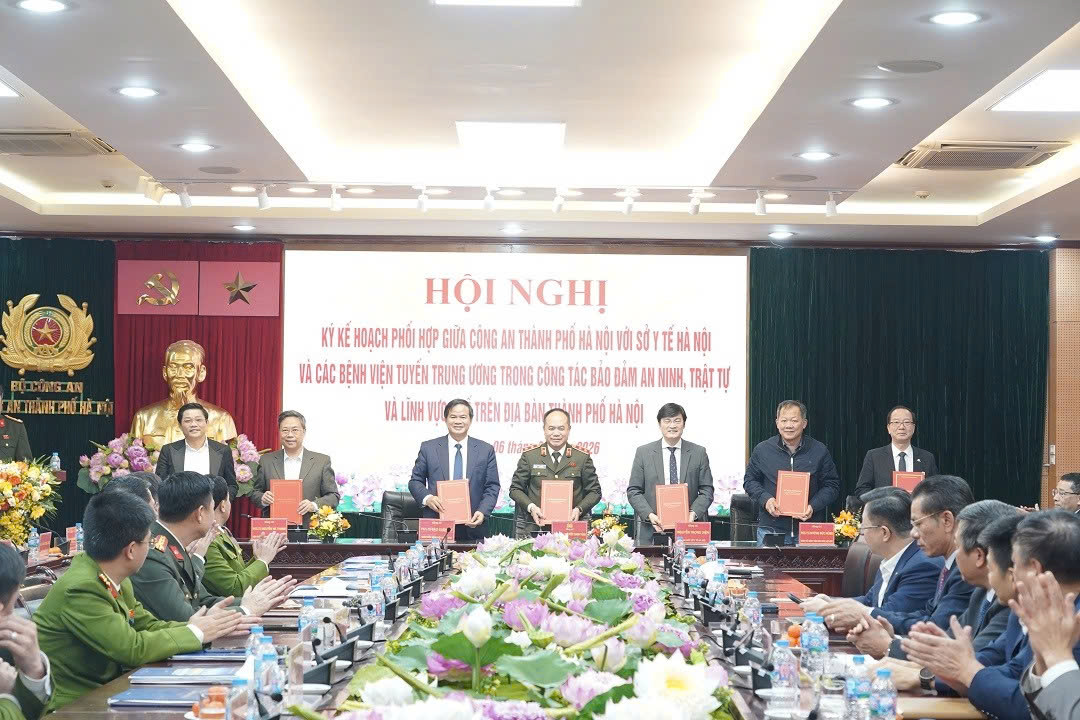 Hà Nội: Ký kết phối hợp bảo đảm an ninh bệnh viện trong giai đoạn mới