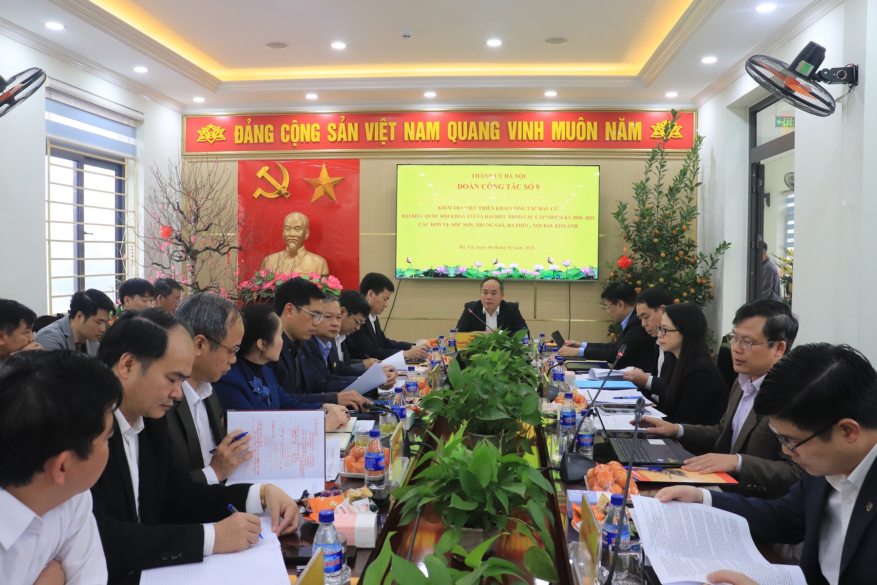 Thành ủy Hà Nội kiểm tra công tác chuẩn bị bầu cử tại 8 địa phương, yêu cầu bảo đảm tiến độ, chất lượng toàn diện