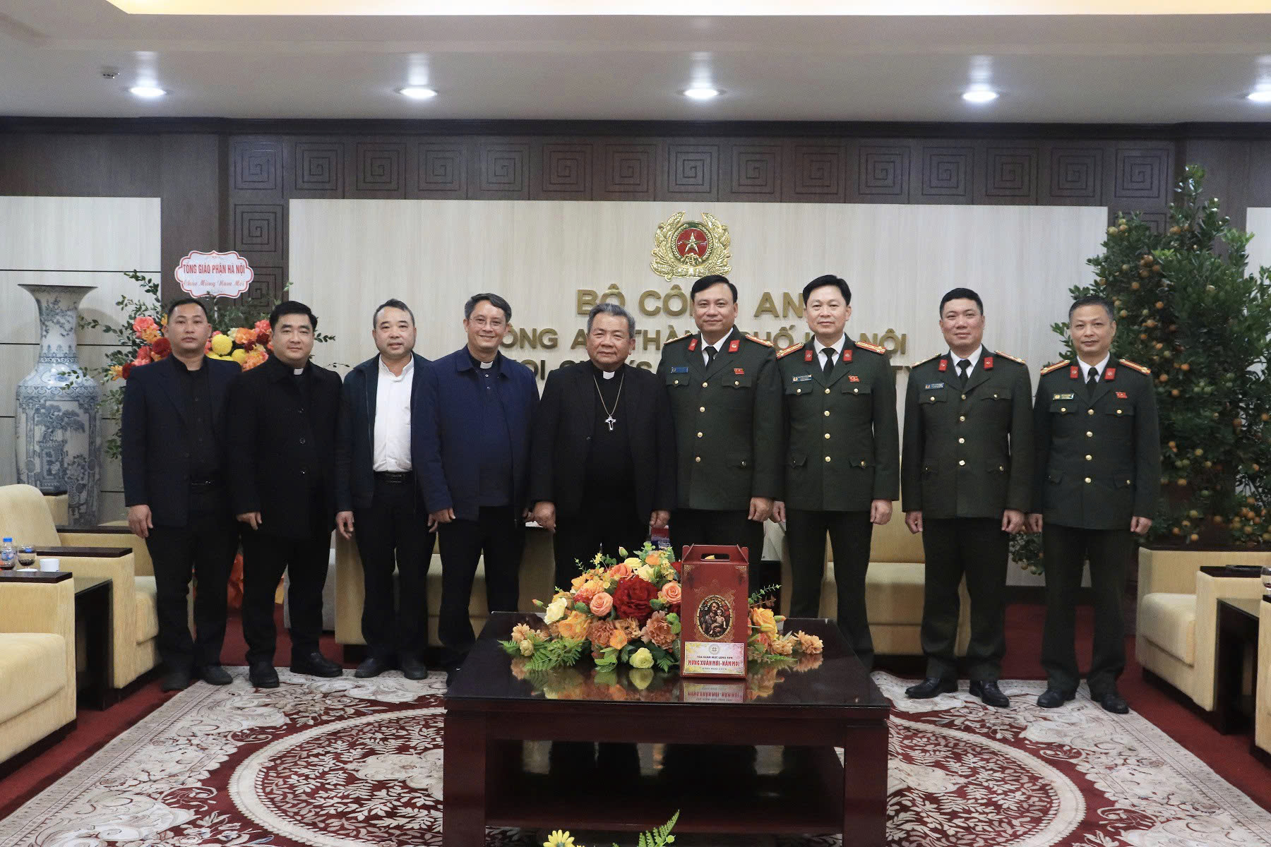 Công an thành phố Hà Nội: Tòa Giám mục Lạng Sơn thăm, chúc Tết, tăng cường gắn kết trong bảo đảm an ninh trật tự
