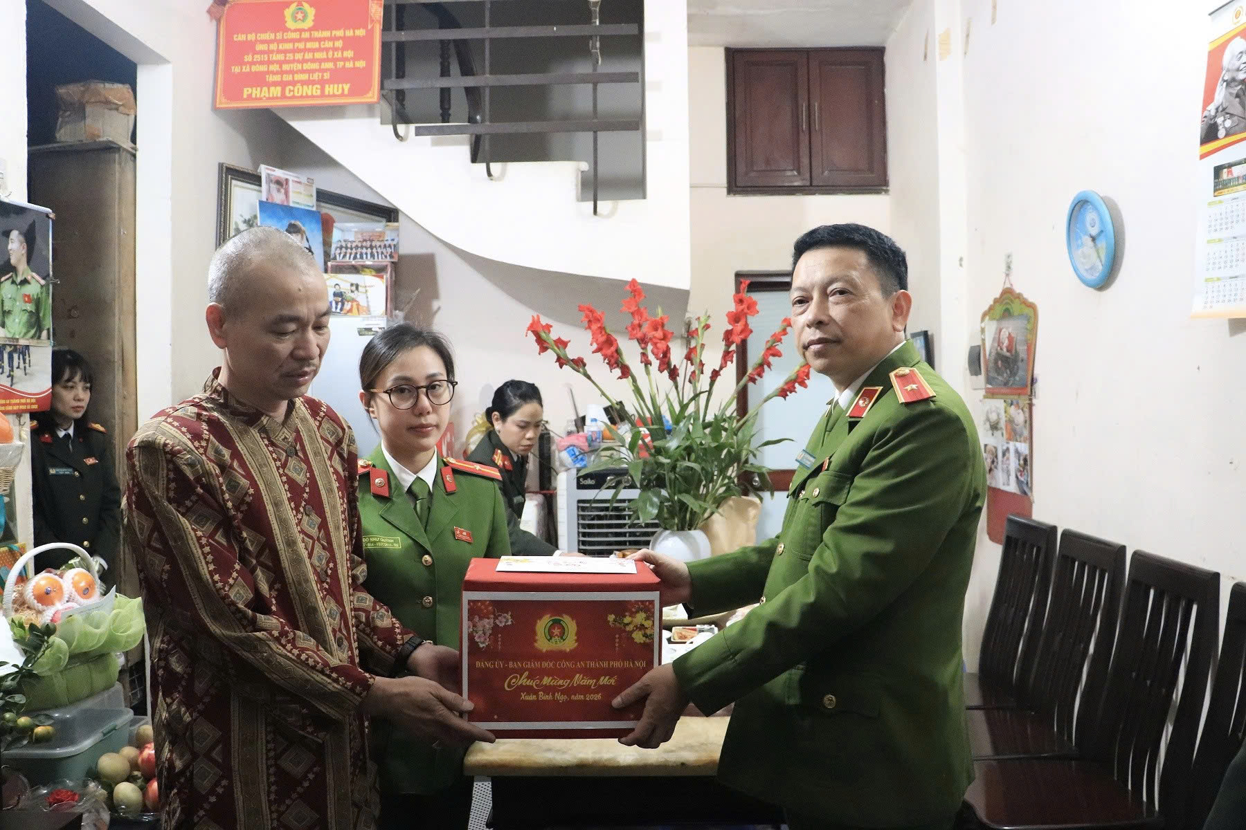 Công an thành phố Hà Nội tri ân gia đình liệt sĩ Công an Thủ đô dịp Xuân Bính Ngọ 2026
