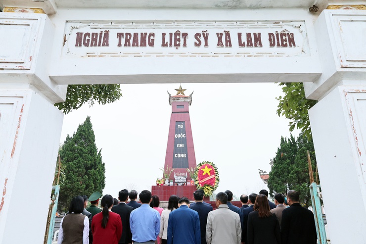 Xã Quảng Bị dâng hương tri ân anh hùng liệt sĩ, phát huy truyền thống cách mạng dịp Xuân Bính Ngọ 2026