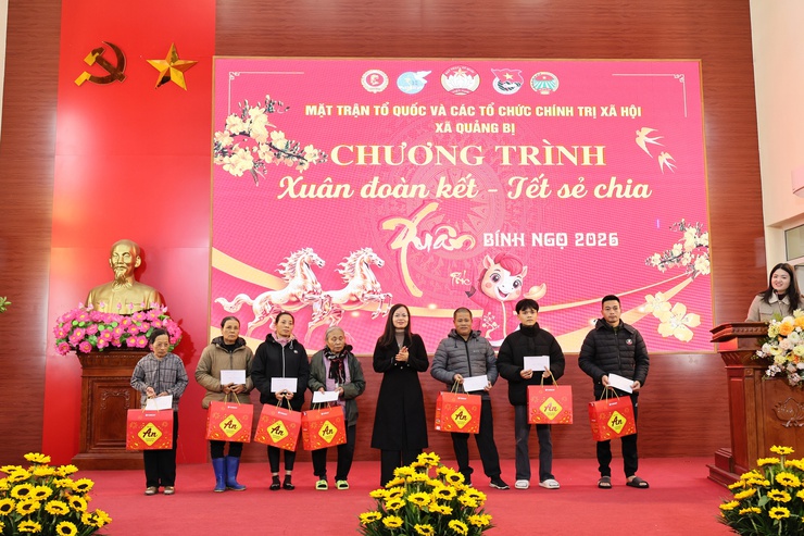 Xã Quảng Bị: Trao 320 suất quà Tết, lan tỏa tinh thần “Xuân đoàn kết - Tết sẻ chia”