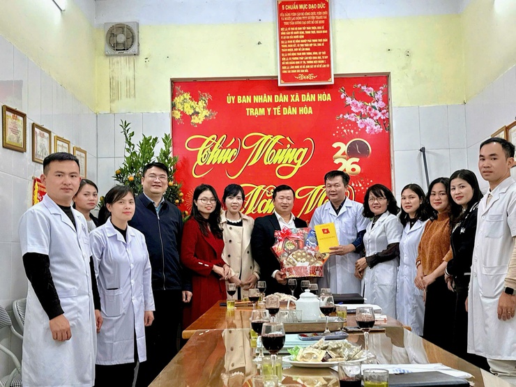 Xã Dân Hòa tăng cường gắn kết lực lượng tuyến đầu, thăm hỏi, động viên các đơn vị phục vụ Tết Bính Ngọ 2026