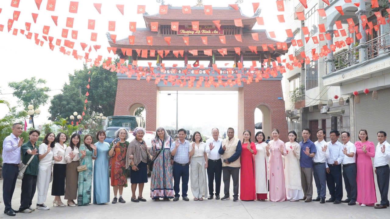 Hội đồng Thủ công Thế giới trải nghiệm không gian làng nghề truyền thống tại xã Phượng Dực