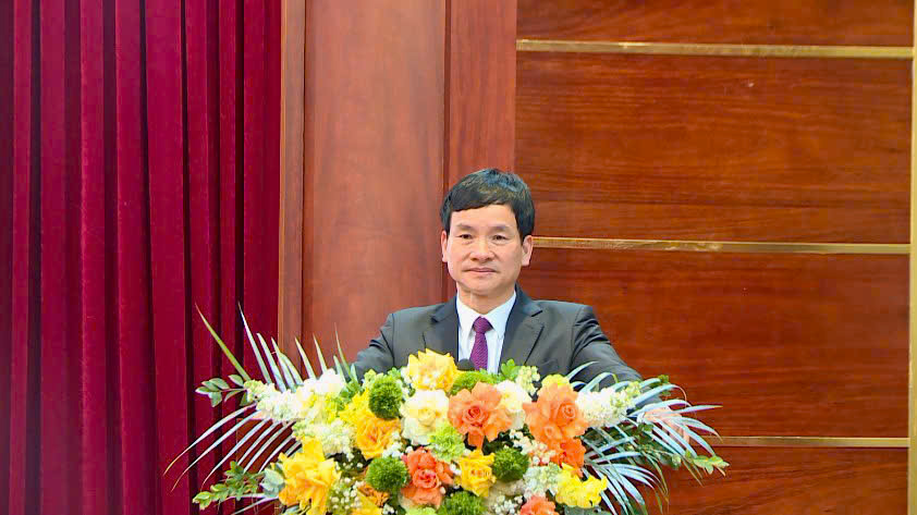 Đảng bộ xã Phúc Thọ trao Huy hiệu Đảng cho 51 đảng viên dịp 19-5