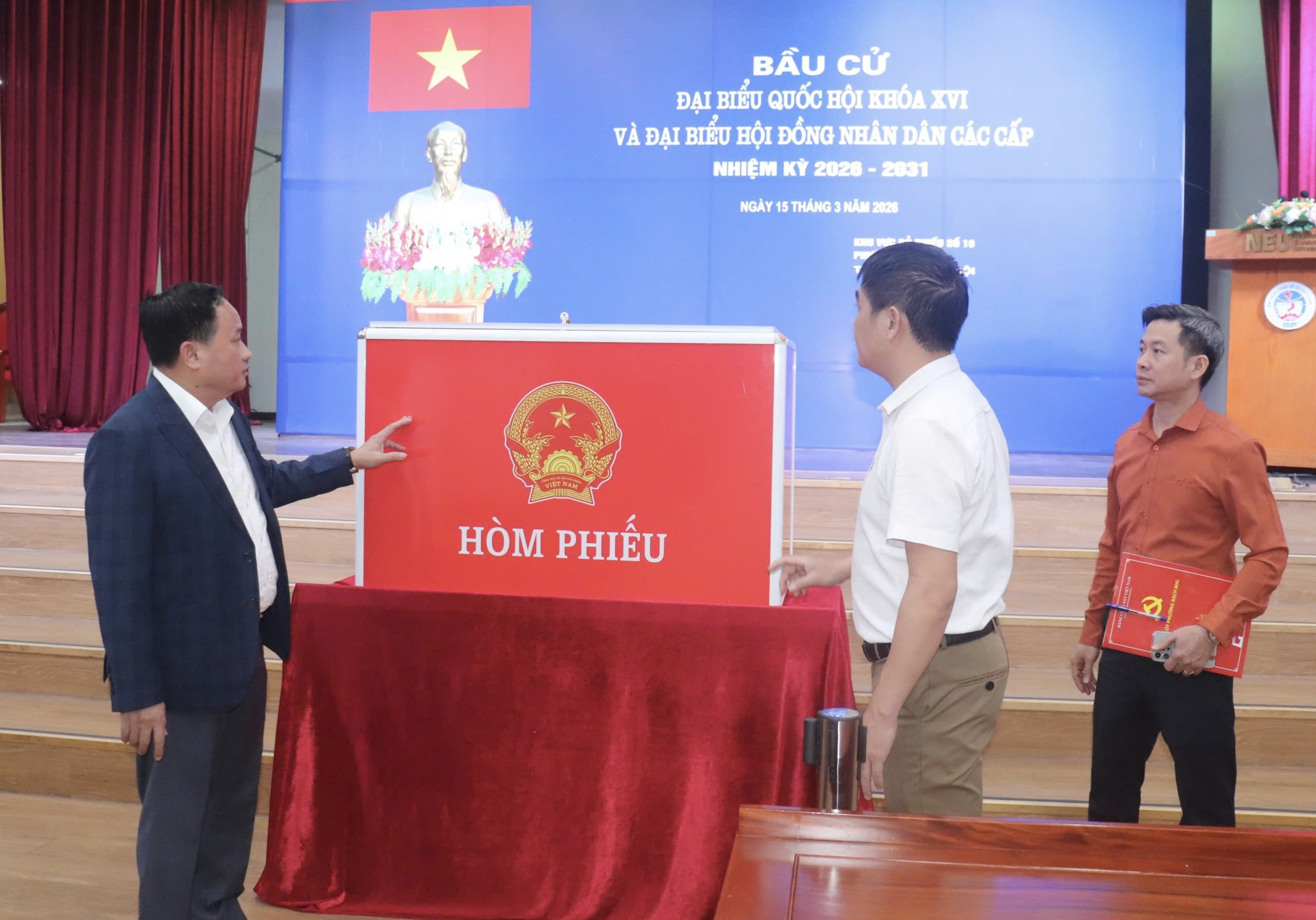 Phường Bạch Mai hoàn tất chuẩn bị cơ sở vật chất cho 39 khu vực bỏ phiếu bầu cử đại biểu Quốc hội khóa XVI và đại biểu HĐND các cấp nhiệm kỳ 2026-2031