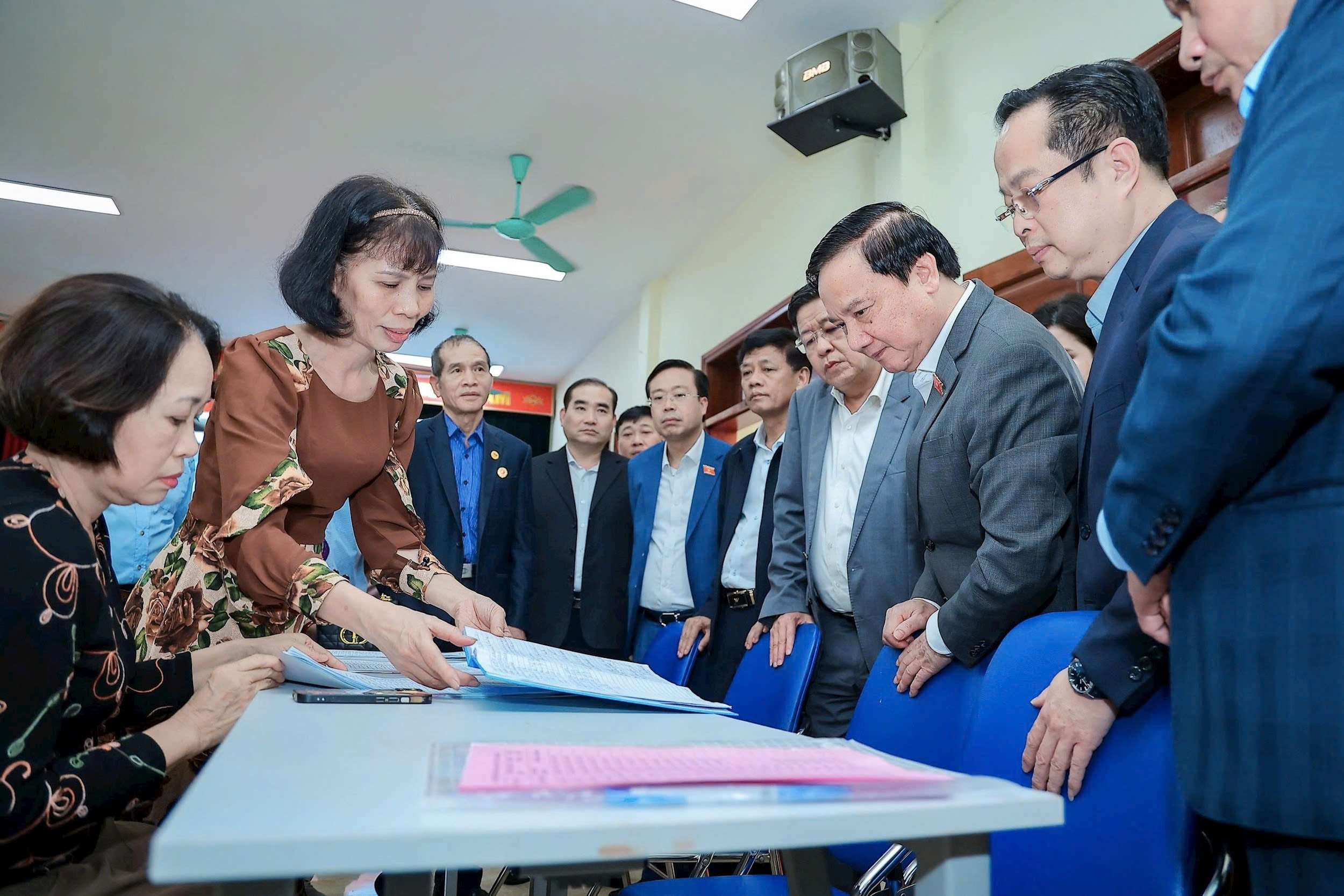 Phường Bạch Mai chủ động rà soát từng cử tri, bảo đảm công tác bầu cử đúng tiến độ, đúng quy định