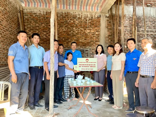 Xã Ô Diên trao hỗ trợ xây nhà “Đại đoàn kết”, lan tỏa tinh thần sẻ chia vì người dân khó khăn