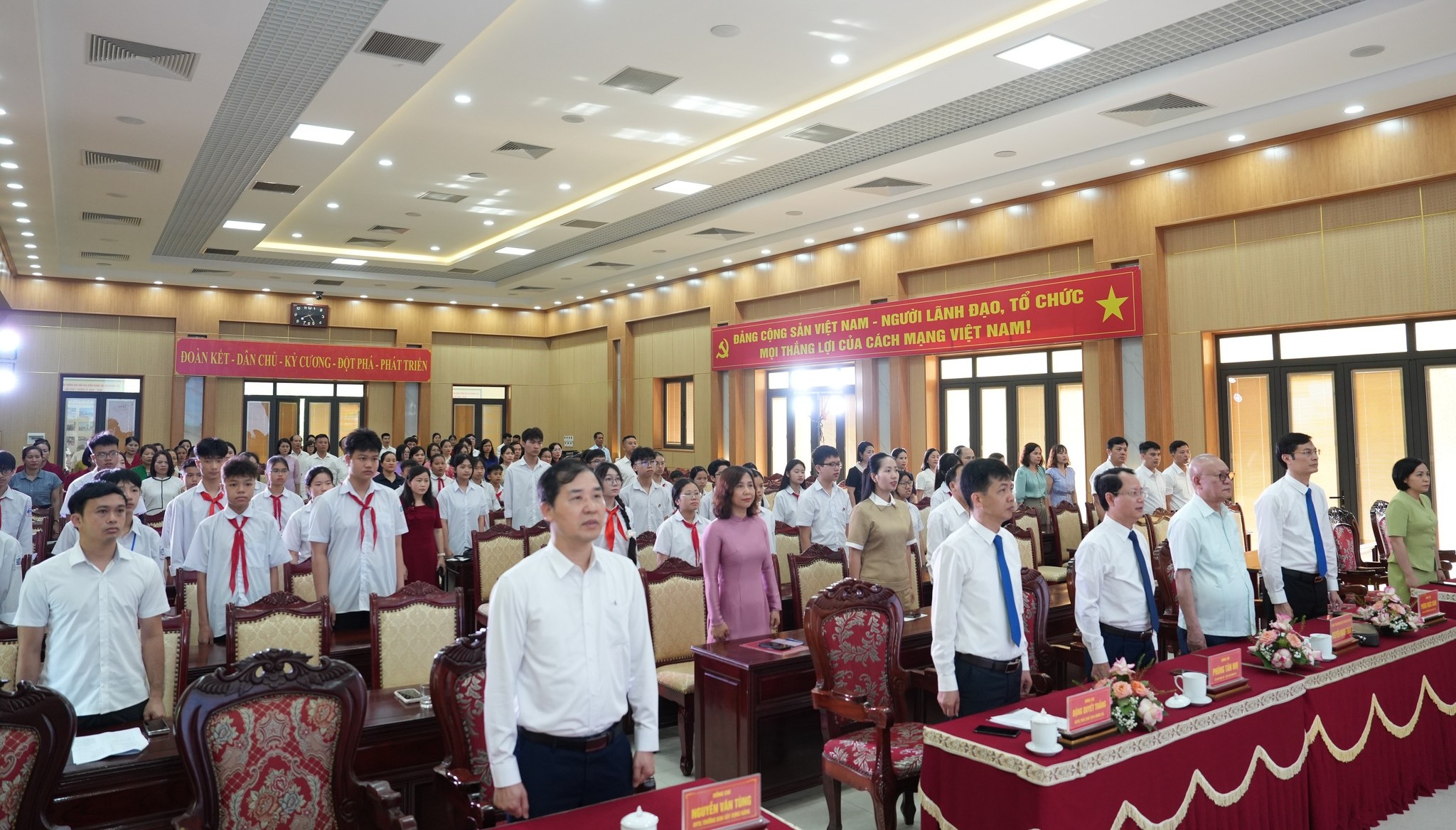 Xã Quảng Oai vinh danh học sinh, giáo viên xuất sắc, lan tỏa phong trào thi đua dạy tốt - học tốt