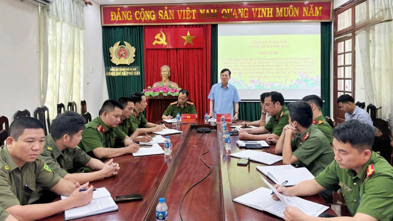 Công an xã Phú Cát siết chặt quản lý đất đai, trật tự xây dựng ngay từ cơ sở
