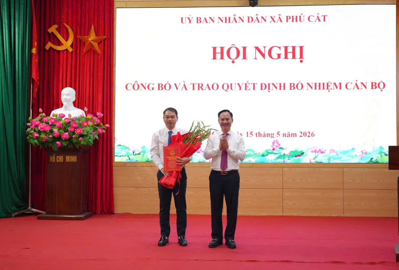 Xã Phú Cát công bố quyết định bổ nhiệm Trưởng phòng Kinh tế