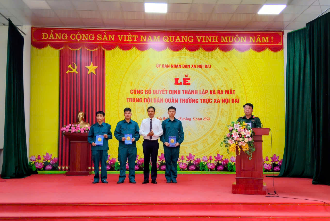 Xã Nội Bài ra mắt Trung đội Dân quân thường trực, tăng cường thế trận quốc phòng từ cơ sở