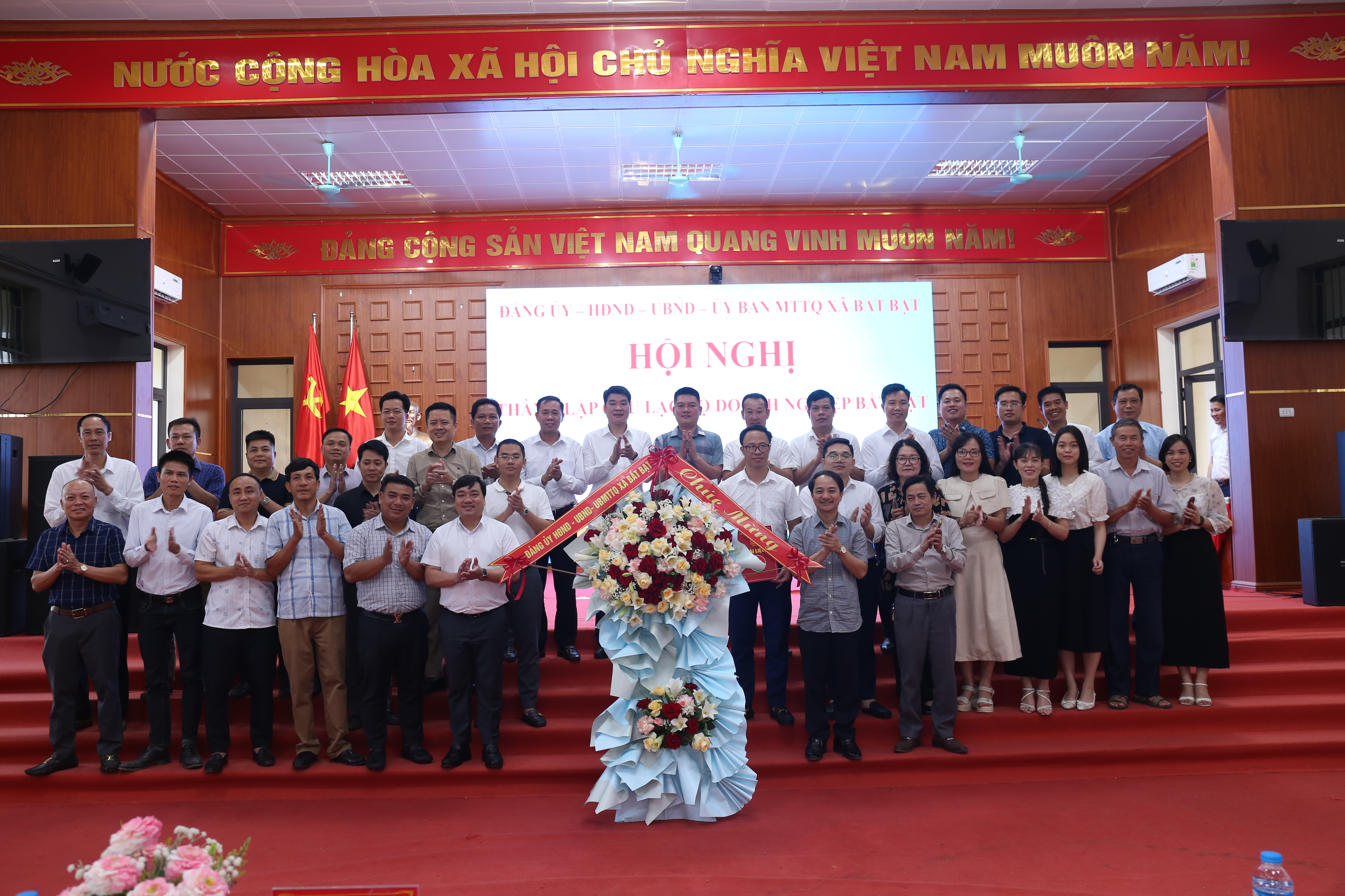 Xã Bất Bạt ra mắt Câu lạc bộ Doanh nghiệp, hộ kinh doanh, thúc đẩy liên kết phát triển kinh tế địa phương