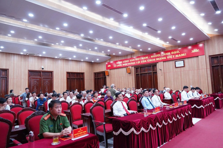 Phường Chương Mỹ trao Huy hiệu Đảng cho 45 đảng viên, lan tỏa khí chất người cộng sản trong giai đoạn mới