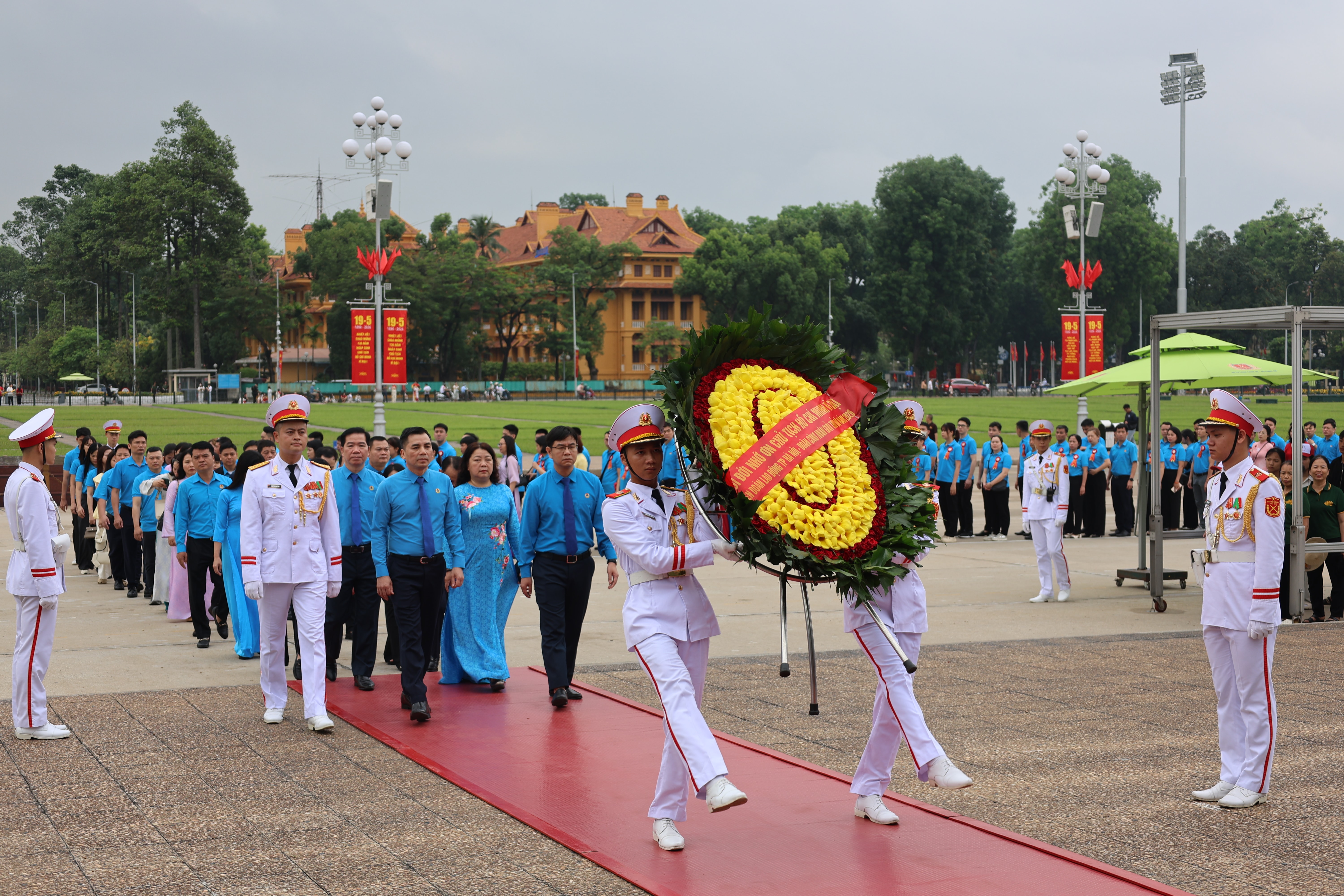 Lan tỏa sâu rộng phong trào học và làm theo Bác trong công nhân lao động Thủ đô