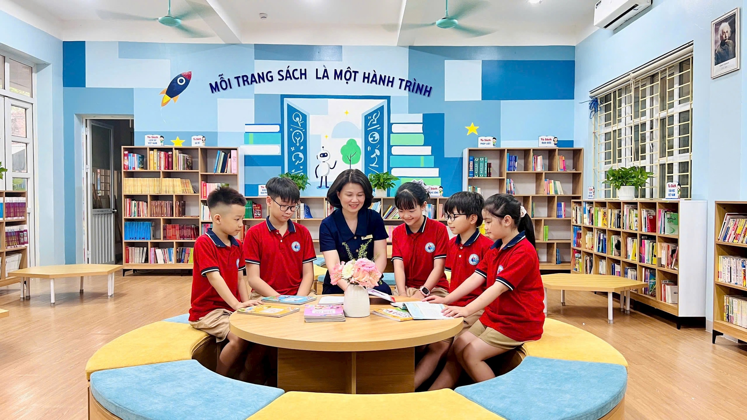 Tiếp tục đưa việc học và làm theo Bác đi vào chiều sâu, thực chất - Bài 2: Những bông hoa tỏa hương giữa đời thường