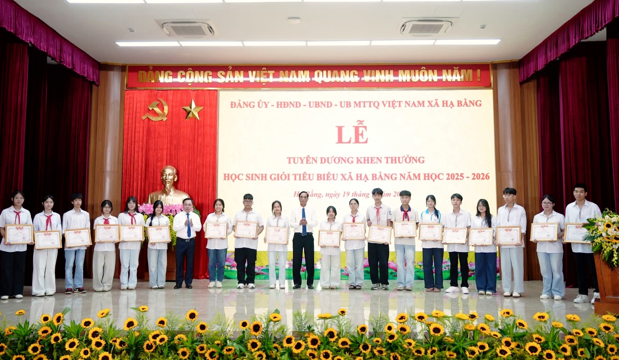 Xã Hạ Bằng tuyên dương 72 học sinh giỏi tiêu biểu năm học 2025-2026