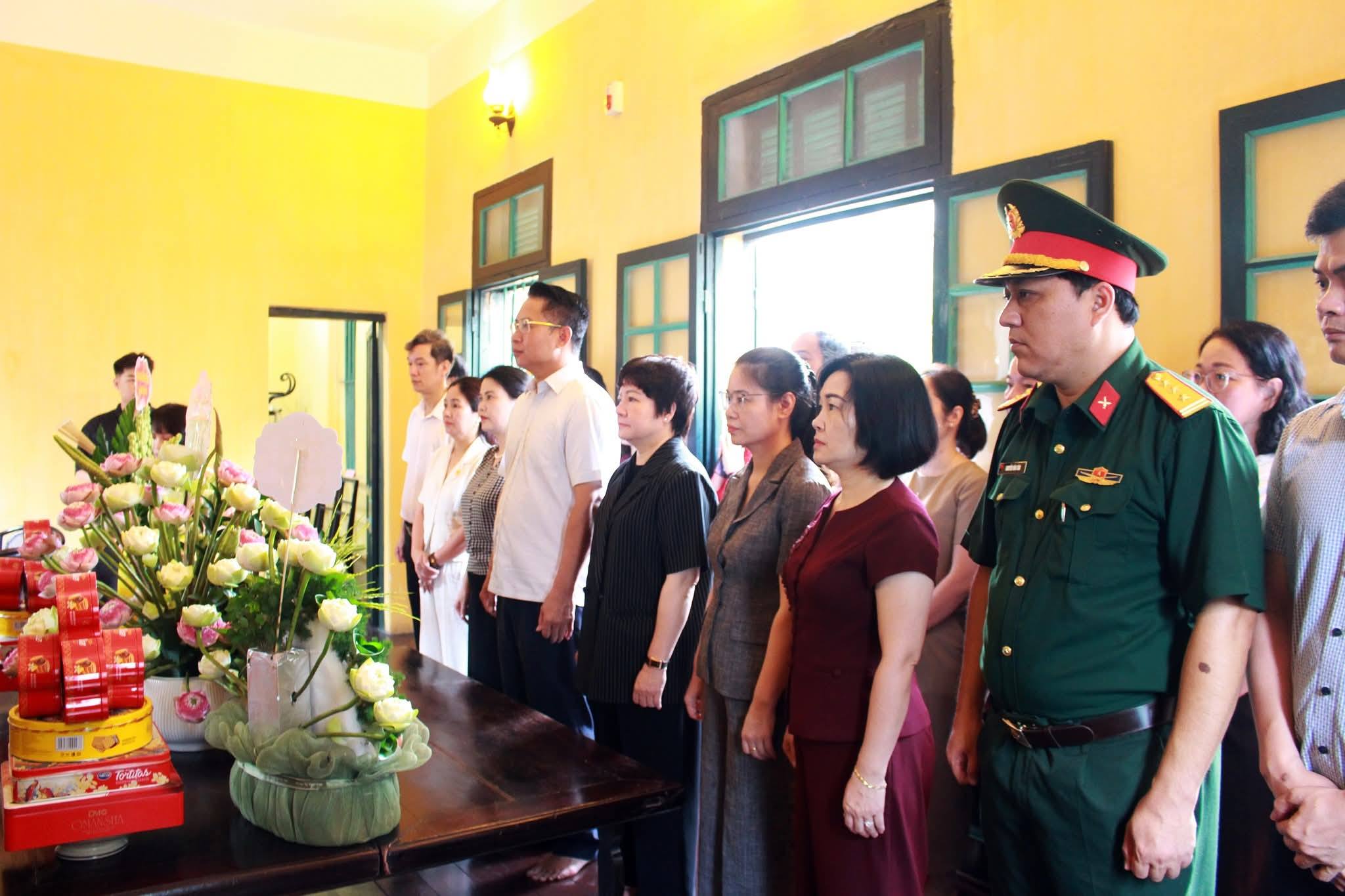 Phường Hà Đông dâng hương tưởng niệm Chủ tịch Hồ Chí Minh nhân kỷ niệm 136 năm Ngày sinh của Người