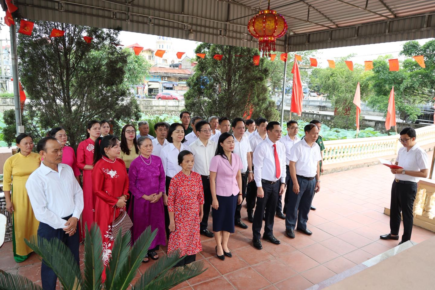 Xã Tam Hưng thành kính dâng hương tưởng niệm Chủ tịch Hồ Chí Minh tại Nhà tưởng niệm Bác Hồ thôn Bạch Nao