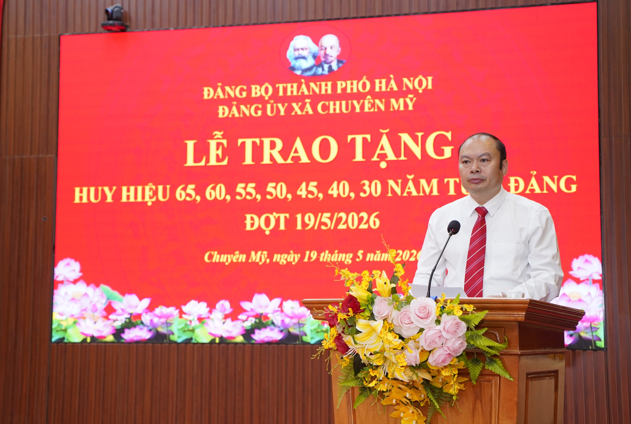 Xã Chuyên Mỹ trao Huy hiệu Đảng cho 31 đảng viên lão thành dịp kỷ niệm Ngày sinh Chủ tịch Hồ Chí Minh
