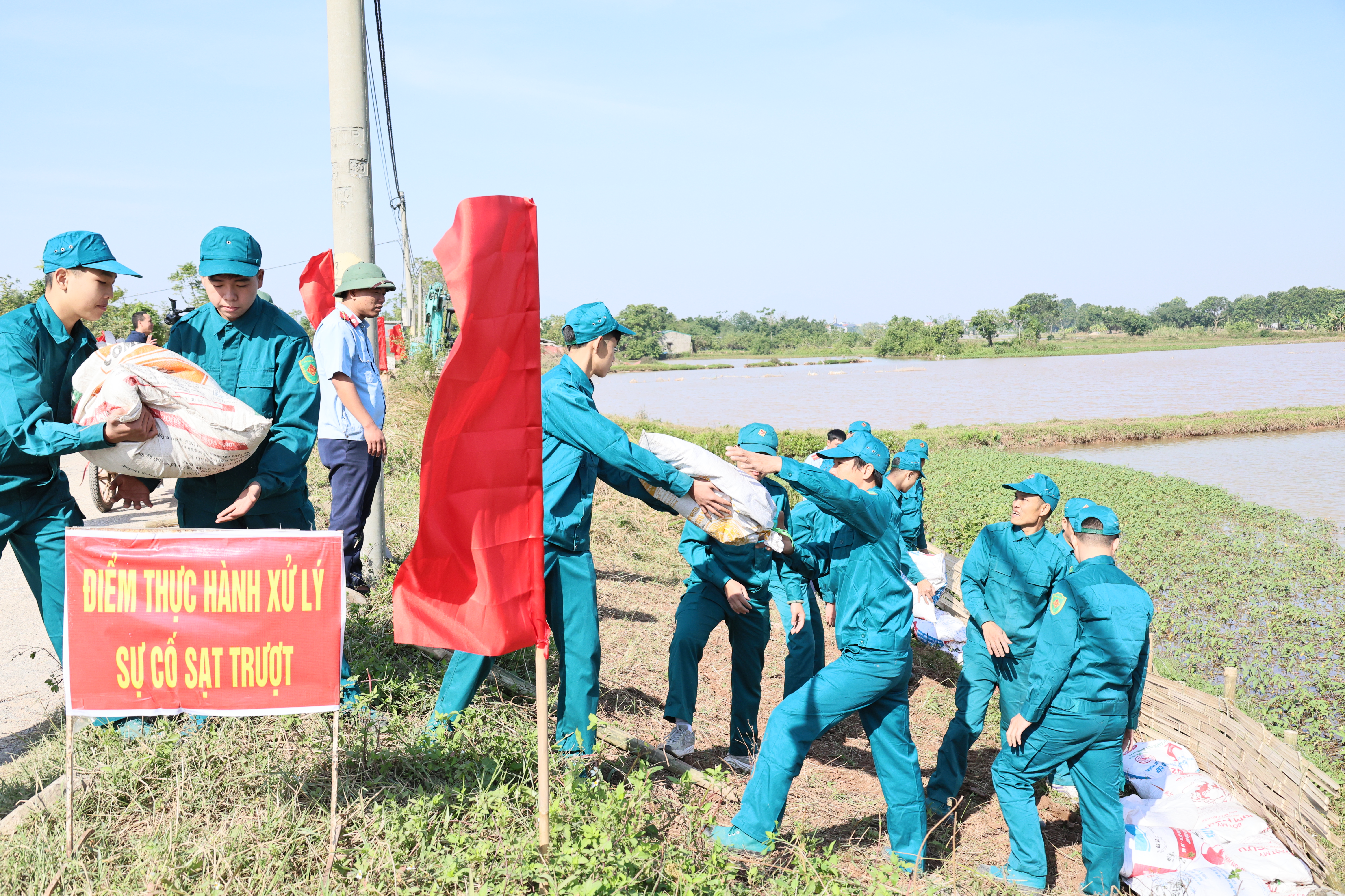 Xã Quảng Bị chủ động ứng phó thiên tai, nâng cao năng lực bảo vệ an toàn cho người dân trước mùa mưa bão