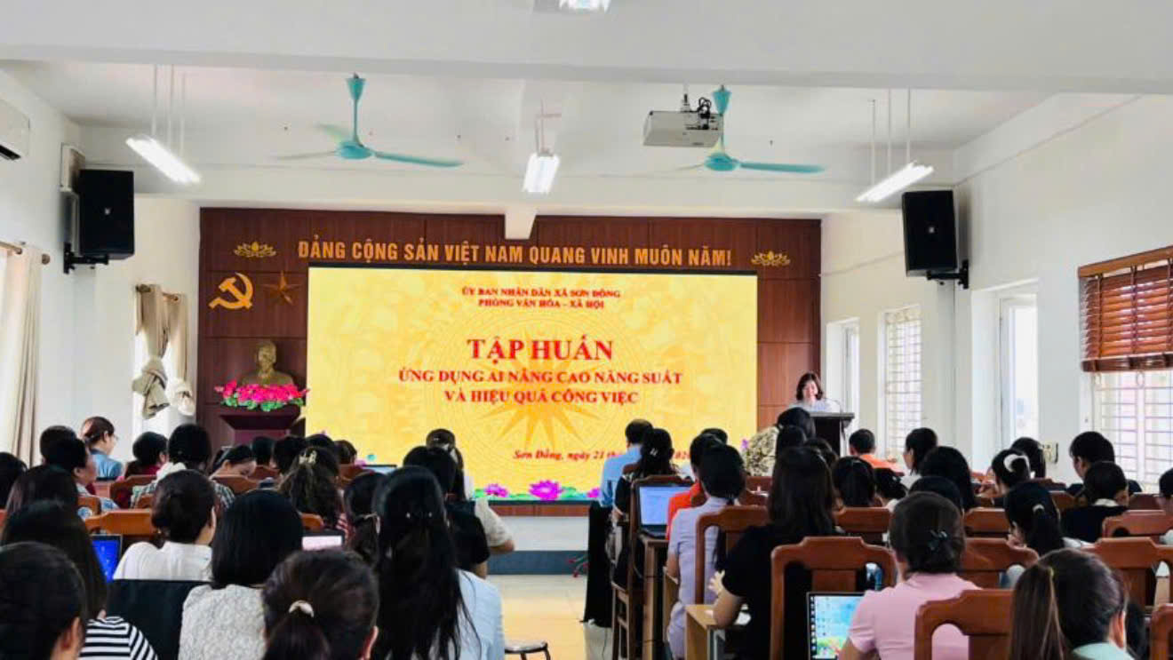 Xã Sơn Đồng tập huấn ứng dụng trí tuệ nhân tạo, thúc đẩy chuyển đổi số trong giáo dục và quản lý